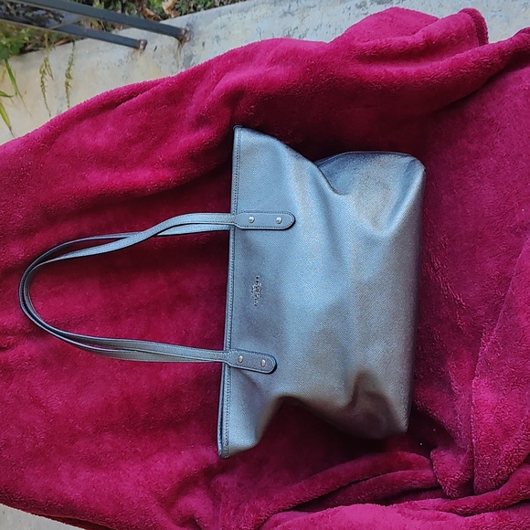 Coach city tote medium metallic silver. excellent used condition. Preloved - Picture 5 of 16